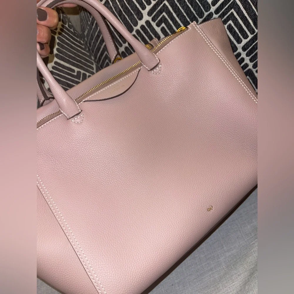 𝐀𝐧𝐲𝐚 𝐇𝐢𝐧𝐝𝐦𝐚𝐫𝐜𝐡 𝐏𝐮𝐫𝐬𝐞 - Picture 11 of 13